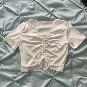 white v-neck crop top with bottom lace hem🤍